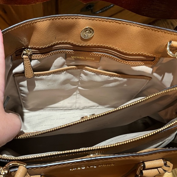 Michael Kors purse - Picture 5 of 8